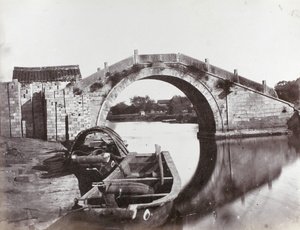 Shengdian Bridge (盛垫桥) and boats with oculi, Yinzhou District (鄞州), Ningbo