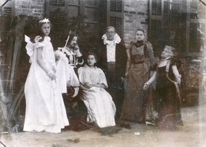 Cast of 'Beauty and the Beast', Yantai, 1899