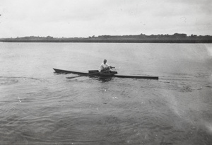 Single sculling on the Huangpu river