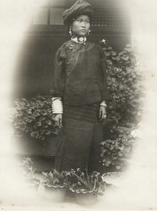 A Shan woman, Meng lien, Yunnan