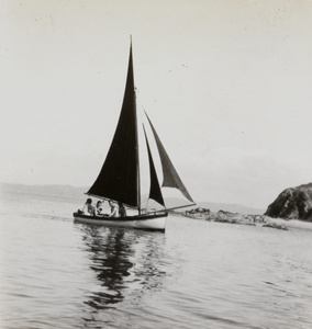 Royal Navy men in a dinghy, Weihai (威海)