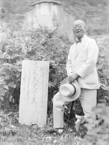 A man beside a memorial for Taishi Ci