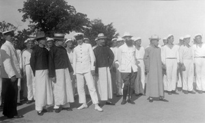 Hu Hanmin and Wu Chaoshu with Russian naval personnel