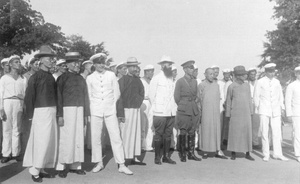 Hu Hanmin and  Wu Chaoshu with Russian naval personnel