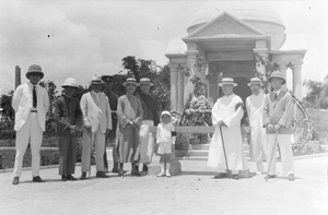 A group including Wu Chaoshu