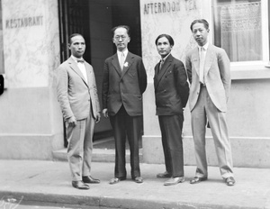 Hu Hanmin and three men standing outside a restaurant