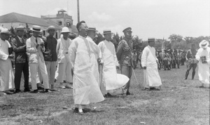 Officials, including Hu Hanmin in the foreground