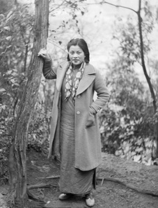 Min Chin beside a tree, Northern Hot Springs Park