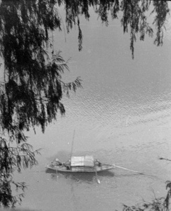 A sampan in North Spring Gorge (Bei Chuan)