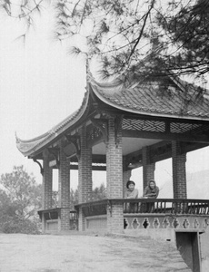 Liu Shengyi and Min Chin, in pavilion