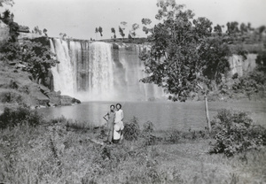 Xu Shaoxian and Jiang Fangling at Da Mo Tan, Pei-pai