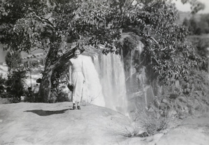 Jiang Fang-ling at Da Mo Tan Falls, Pei-pai