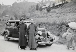 Wang Chonghui and Fu Bingchang, Dashiqiao, 1940, with a 1934 Buick