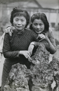 Liu Shengyi and Min Chin, with rock, Northern Hot Springs Park, Beibei