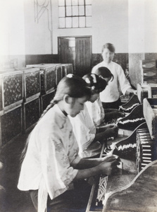 Cigarette packers, British Cigarette Company, Tianjin