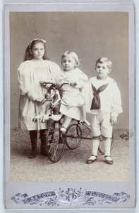 Dorothy, Geoff and Harold Hillier, Shanghai