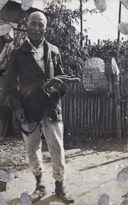 Gardener with freshly harvested vegetables, 35 Tongshan Road, Hongkou, Shanghai