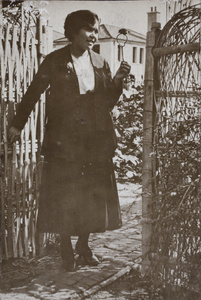 Hannah holding a bird on a hoop, 35 Tongshan Road, Hongkou, Shanghai