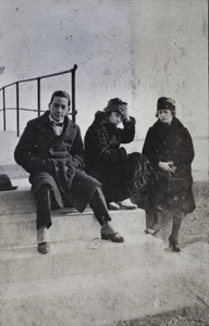 John Piry with two unidentified young women, Wusong, February 1920