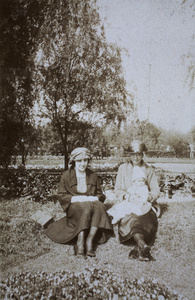Margie, Sarah and Bea Hutchinson, Parc de Koukaza, Shanghai