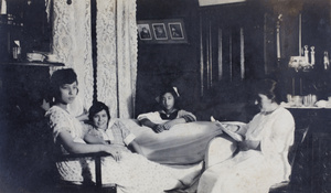 An unidentified woman with Hannah, Maggie and Elizabeth Hutchinson in the living room, 35 Tongshan Road, Hongkou, Shanghai 