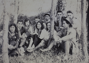 Maggie, Harry, Bill and Tom Hutchinson, with John Henderson, Mabel Parker and other friends on a day trip to Kunshan, April 1922