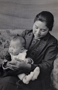 Gladys and Sarah Hutchinson sitting in an armchair, 35 Tongshan Road, Hongkou, Shanghai