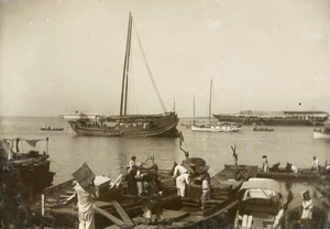 Porters loading luggage onto junks, Wuhu, 1898