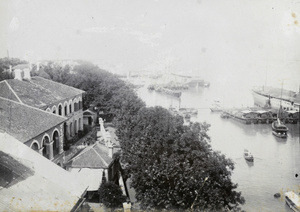 Moored boats and hulks, Kiukiang