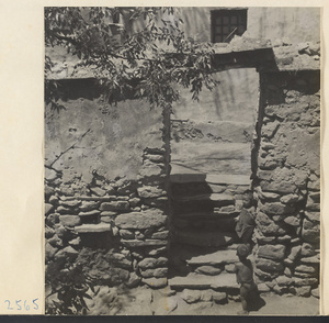 Children in stone gateway in front of a house on the way to the Lost Tribe country