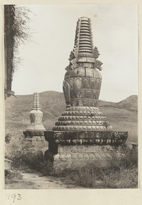 Stupa-type pagodas next to Xu guang ge at Pu luo si