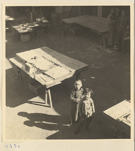 Children at a market in Baoding