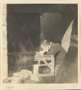 Man eating in a restaurant in Baoding