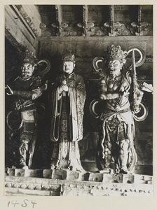 Three shrine figures at Da Fo si