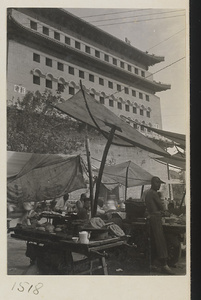 Food vendors at Qian men