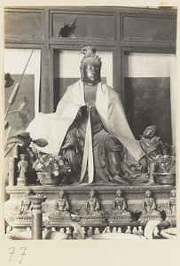 Altar with Buddha statue wearing a mantle at Tan zhe si