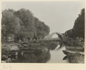 Punts and the Jade Belt Bridge (玉带桥), Kunming Lake, Summer Palace, Beijing