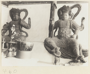 Statues of two of the four celestial kings at Fa yuan si