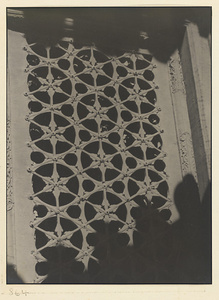 Detail of latticework window at Wan shan dian