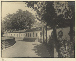 Curved wall with ornamental window shapes at Nanhai Gong Yuan