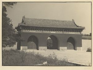 Gate at the south end of Danbi Qiao