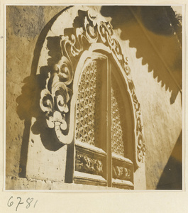 Archway with marble relief work and wooden latticework at Da jue si