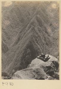 Daoist temple building Qi ting on an inaccessible rockhead below East Peak of Hua Mountain