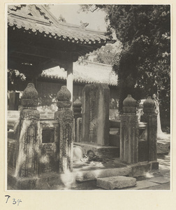 Well surrounded by a stone balustrade at the Kong miao in Qufu