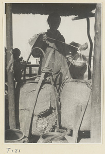 Woman ladling food in Tai'an