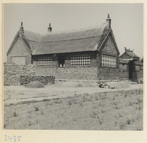 Stone and brick building with a thatched roof in a village on the Shandong coast