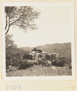 Complex of buildings on the pilgrimage route up Miaofeng Mountain