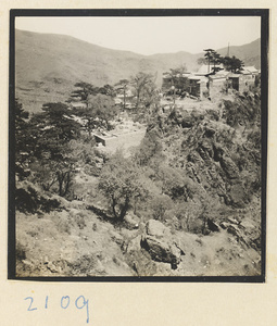 Complex of buildings on the pilgrimage route up Miaofeng Mountain