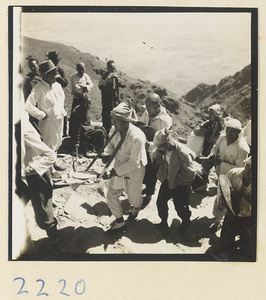 Pilgrims on the trail up Miaofeng Mountain