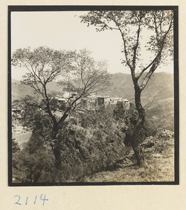 Complex of buildings on the pilgrimage route up Miaofeng Mountain